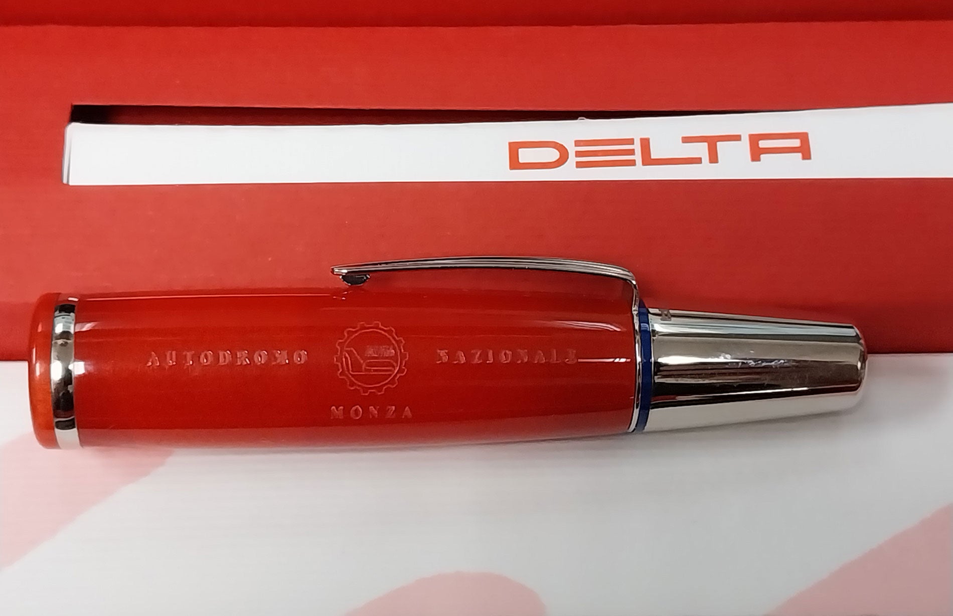 Delta Monza Red Fountain Pen Medium view 3